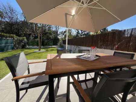 Appartement rénové 2 pièces, jardin privé, plage et garage, calme, climatisation - Photo 14