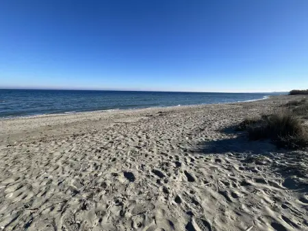 Appartement rénové 2 pièces, jardin privé, plage et garage, calme, climatisation - Photo 17