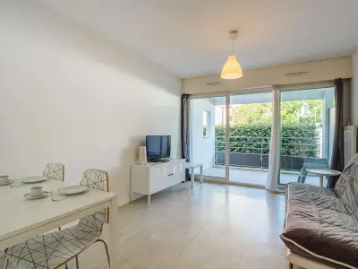 Appartement à Anglet, Charmant studio avec terrasse, parking en sous-sol, entre Biarritz et Anglet, à 5 km des plages - L992884