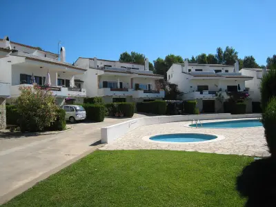 Maison à L'Estartit, Maison familiale avec jardin privé, terrasse, BBQ et piscine commune à 4 km de la plage et du centre. - L993070