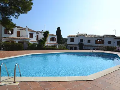 Maison à L'Estartit, Maison avec Piscine Commune, Jardin et Terrasse - Proche Plage et Villages Médiévaux - L993081