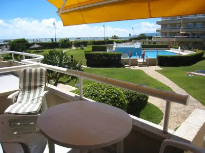 Appartement à L'Estartit, Studio rénové en bord de mer avec accès direct à la plage et piscine à L'Estartit - L993091