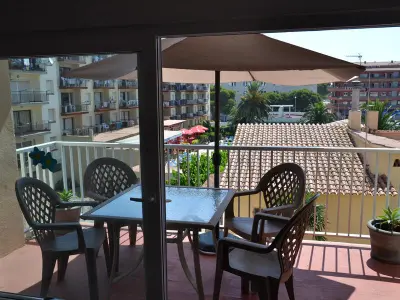 Appartement à L'Estartit, Vacances à 150m de la plage! Charmant appart rénové avec terrasse, parking et animaux acceptés. - L993107