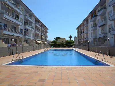 Appartement à L'Estartit, Appartement rénové L'Estartit, 600m plage, piscine, 2 ch. doubles, balcon, proche commerces et port - L993114