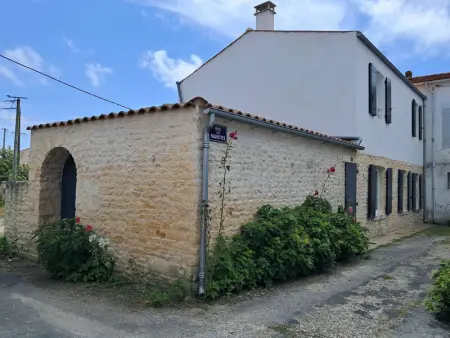 Maison à Dolus d'Oléron, Maison Rénovée 2024 à 2 Pas de la Plage – 8 Couchages, Wifi, Terrasse, Proche Pistes Cyclables - L993144