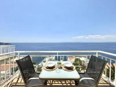 Appartement à Roses, Bel appartement avec piscine, climatisation et parking à 700m de la plage de Roses - L993794