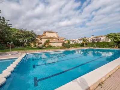 Appartement à L'Escala, Appartement cosy à l’Escala pour 5 pers avec piscine, garage et à 500m de la plage - L993805