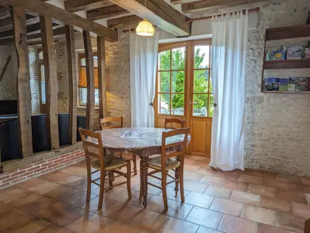 Charmante Maison Rurale avec Terrasse Privative, Proche A.77 et A.19, entre Gâtinais et Fontainebleau - Photo 5