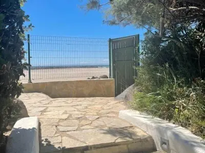 Villa à Le Grau d'Agde, Villa lumineuse pieds dans l'eau, accès plage direct, clim, jardin, Free WIFI, park, idéale famille! - L994123