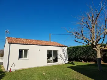 Maison à Saint Jean de Monts, Maison calme 4 pers. à 3km de la mer avec jardin, clim, TV, vélos, BBQ et hamac - L994736