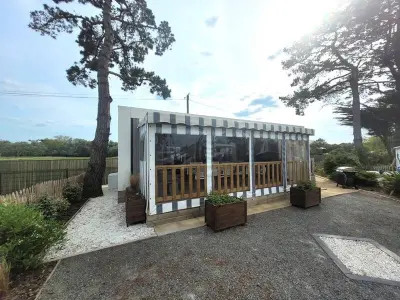 Mobil Home à Saint Hilaire de Riez, Mobil-home moderne avec piscine couverte, proche mer, 6 pers, animaux admis - N°994741