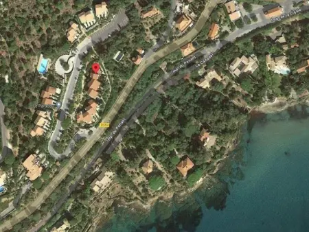 T2 avec piscine, parking, terrasse et vue mer au Rayol-Canadel-sur-Mer - Photo 9