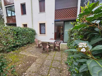 Appartement à Saint Georges de Didonne, Appartement T2 en Rez-de-Jardin, Terrasse, à 300m de la Plage, Parking, Environnement Calme et Boisé - L996165