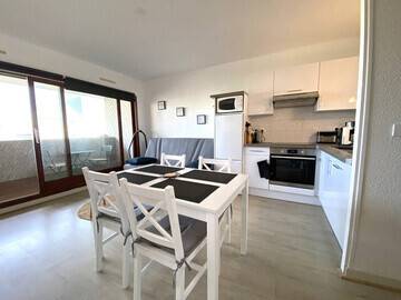 Location Appartement à Perros Guirec,Appartement avec balcon, parking, au port de de PERROS-GUIREC FR-1-368-412 N°996523