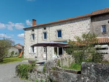 Gite à Saint Estèphe,Maison en pierre rénovée, 6 pers, jardin, activités nature, proche étang, équipements complets. FR-1-616-345 N°996545