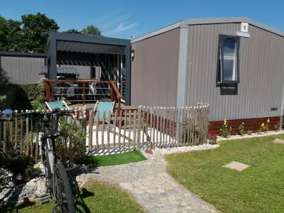 Mobil Home en Jullouville, Mobil-home confort 3 ch, piscine chauffée, 200m plage, parking, WiFi, animaux admis - L996675