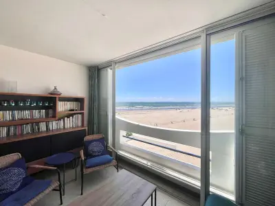 Appartement à Le Grau du Roi, Appartement confortable avec piscine en bord de mer - L996831