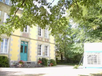 Gite à Gipcy,Maison de maître XIXe avec piscine partagée et parc clos, proche sites touristiques FR-1-489-504 N°997274