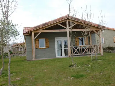 Chalet à La Chapelle Hermier, Chalet 2 chambres au calme, piscine chauffée, près du lac du Jaunay et plages de Vendée - L997286