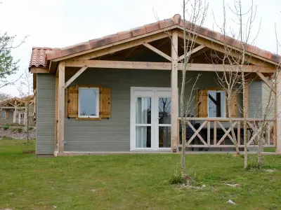 Chalet à La Chapelle Hermier, Chalet 2 chambres au calme avec piscine chauffée, proche lac et plages en Vendée - L997297