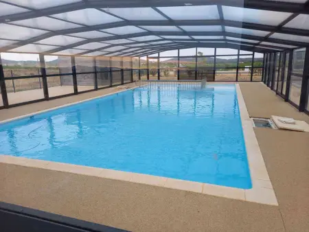 Charmant Chalet 2 Chambres avec Terrasse à 100m du Lac de Jouarres, Piscine Chauffée, Climatisation - Photo 12