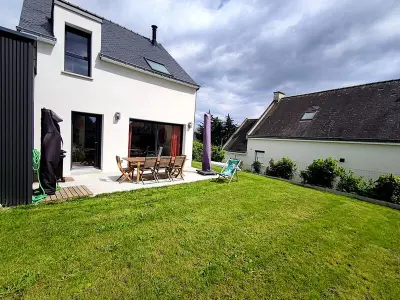 Maison à Sarzeau, Maison cosy 8 pers. à 450m de la plage, grand jardin, proche commerces et port de Saint-Jacques. - L997461