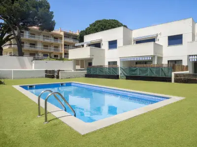 Appartement à L'Escala, Appartement avec Piscine et Parking à 100m de la Plage de Riells - L997936