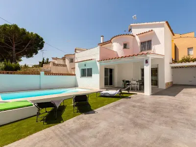 Maison à L'Escala, Maison à Torroella de Montgrí avec piscine privée, climatisation et wifi - L997937