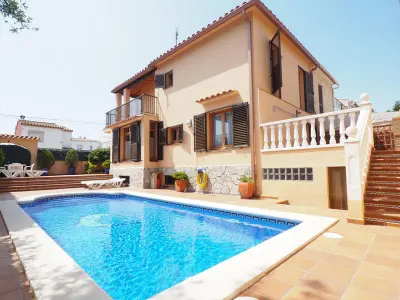 Maison à L'Escala, Villa 4 chambres avec grande piscine privée, Wi-Fi à 10 min de la plage de Riells - L997955