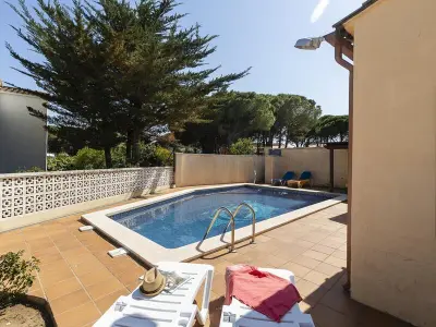 Maison à L'Escala, Villa familiale à 10 min de la plage avec piscine privée et climatisation - L997961