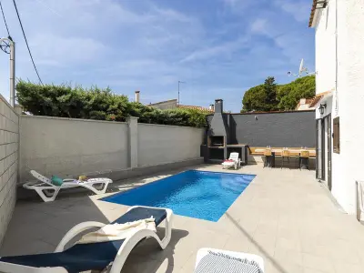 Maison à L'Escala, Maison avec Piscine Privée, AC, Wifi et Proche Plage à Torroella de Montgrí - L997966