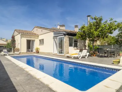 Maison à L'Escala, Maison Plain-Pied avec Piscine Privée, 3 Chambres, Clim, à 15 min Plage - L997969