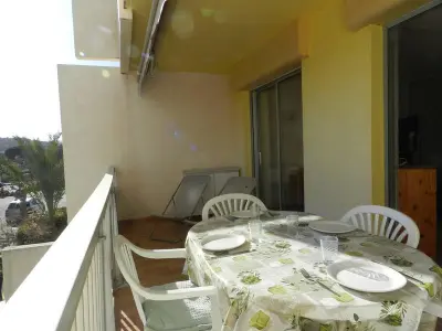 Appartement à Le Lavandou, Appartement 2 Pièces au Lavandou avec Terrasse, Wi-Fi et Parking Privé à 5min de la Plage - L997984