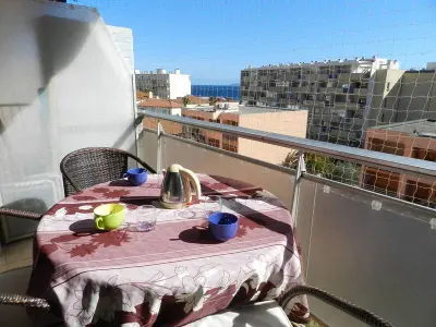 Appartement à Le Lavandou, Studio cabine climatisé avec terrasse au centre-ville - 4 couchages - Le Lavandou - L997997