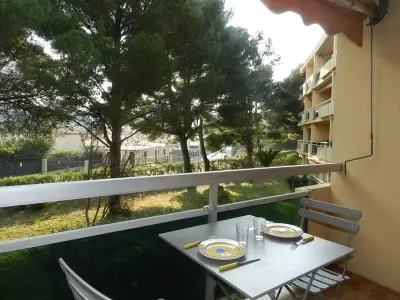 Appartement à Bormes les Mimosas, Studio 2 couchages à 350m de la plage avec balcon et parking, Bormes-les-Mimosas - L998002