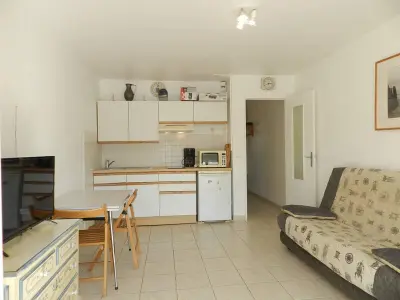 Appartement à Bormes les Mimosas, Appartement T2 avec Terrasse, 150m Plage, Parking Privatif – Bormes-les-Mimosas - L998013