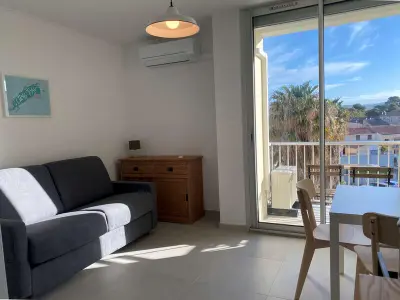 Appartement à Balaruc les Bains, Studio rénové près des Thermes avec balcon et climatisation - L998084