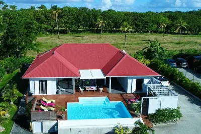 Villa à Saint François, PROMOS ! Quartier tres prise villa avec piscine et vue mer - N°998115