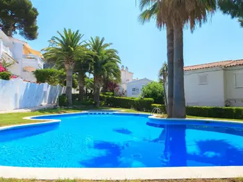 Casa a Salou,Maison Spacieuse avec Piscine Partagée à 3 min de la Plage – 3 Chambres, Barbecue, Parking Inclus ES-317-39 N°998211