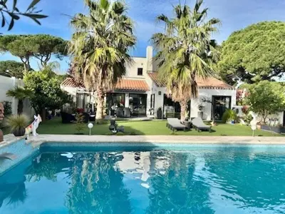 Maison à La Grande Motte, Grande Maison Climatisée avec Piscine, Jardin et BBQ à La Grande Motte - L998451