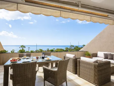 Appartement en bord de mer avec terrasse et parking privé - Photo 1
