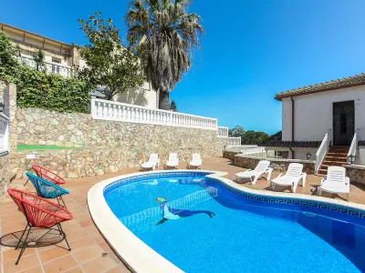 Maison à Lloret de Mar, Villa Atenea-vistas a la montaña , piscina privada, capacidad 12 personas - L999652