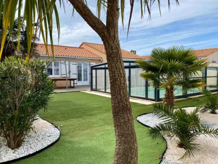 Maison à Longeville sur Mer, Maison Lumineuse avec Piscine Privée près de la Plage - Longeville-sur-Mer - L999661