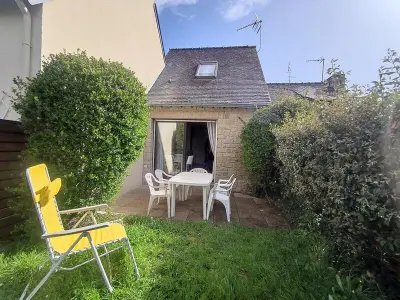 Maison à Sarzeau, Maison cosy près de la plage de Kerfontaine, idéale pour 3 personnes avec jardin et parking - L999672