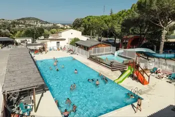 Cabane à Manosque, Camping Provence Vallée -  Lodge sur pilotis Confort 34m² 2 chambres + terrasse couverte 10m² + TV 1010495 N°999809