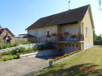 Gite à Dhuizon,Gîte familial en Sologne : jardin, équipements enfants, vélos, proche Châteaux de la Loire FR-1-491-348 N°999915