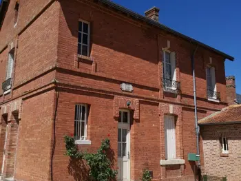 Gite à Souvigny en Sologne,Ancienne maison de maître rénovée, 6 pers, au cœur de la Sologne avec cour fermée et équipements modernes FR-1-491-412 N°999978