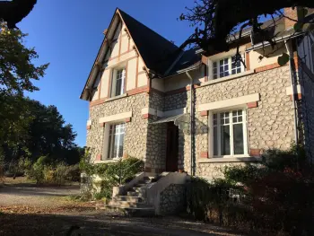 Gite à Dhuizon,Maison familiale rénovée, proche châteaux, grand jardin, 5 chambres, équipements inclus, animaux acceptés FR-1-491-436 N°1000002