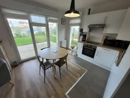 Bel appartement moderne avec jardin et parking privatif - Photo 2