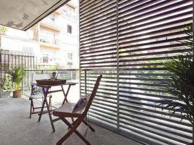 Appartement à Barcelone, Appartement Exécutif Central avec Balcon, 3 Chambres, Climatisation et Parking en Option - L1000151